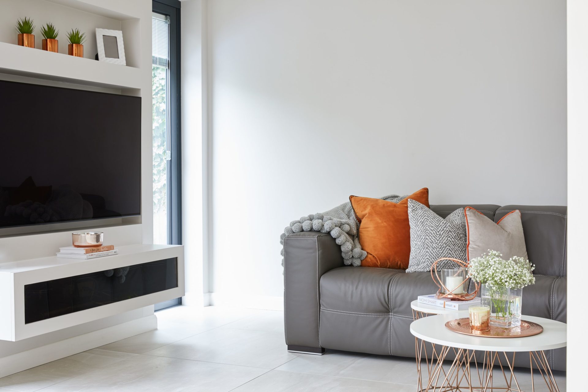 INTERIOR DESIGN SERVICES GIRL ABOUT HOUSE